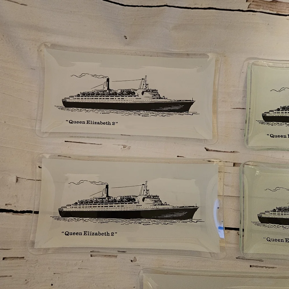 Vintage Set of Five Queen Elizabeth 2 Ship Small Plates - Picture 3 of 10